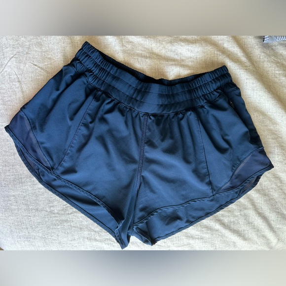 Lululemon Hotty Hot Low Rise Shorts Sz 6 inseam 2.5 Navy Blue - Picture 2 of 3